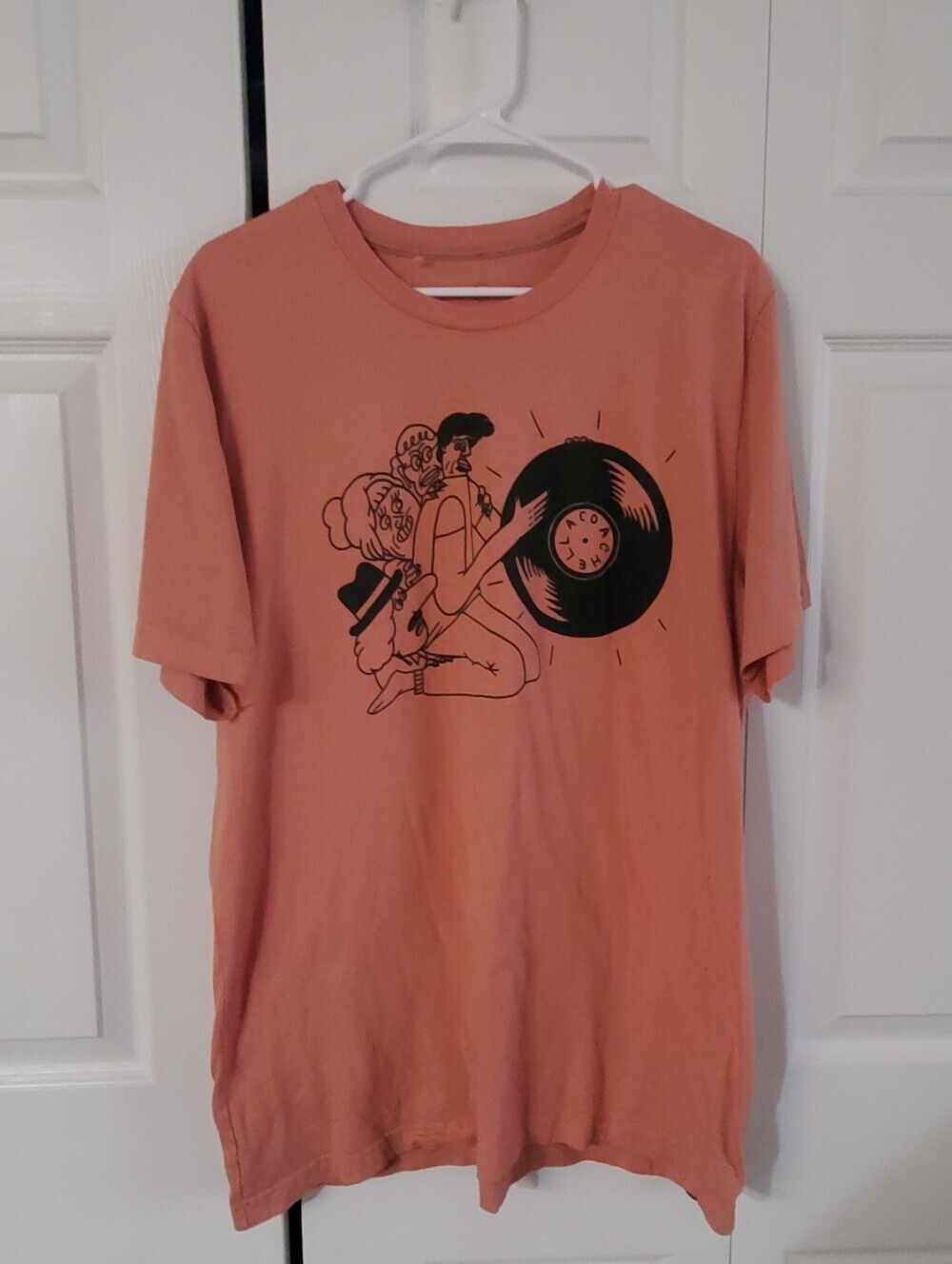 COACHELLA  MAJIC VINYL GRAPHIC TSHIRT SZ XL. SHORT SLEEVE.
